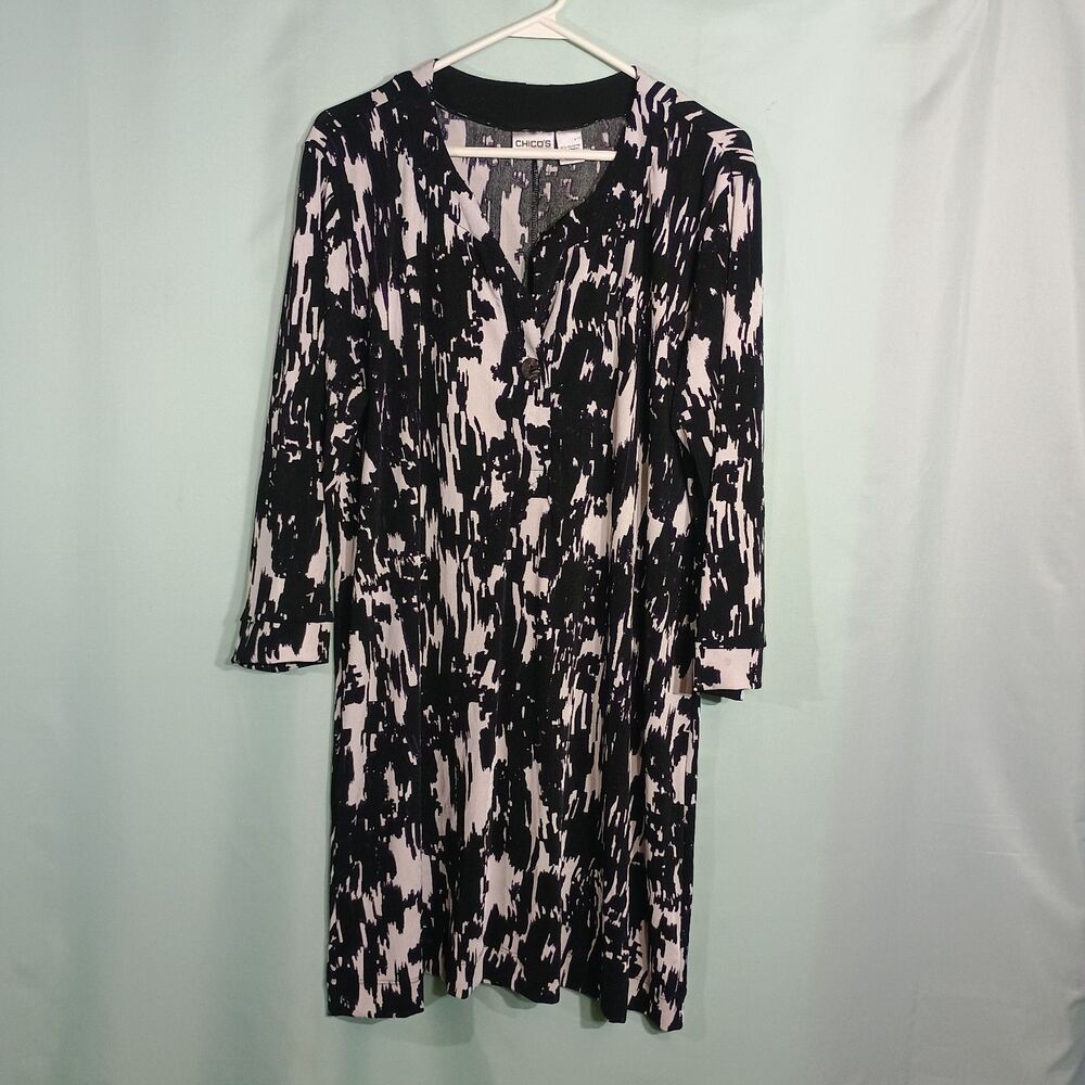 Chico’s Women’s Black White Abstract Print Dress 3/4 Sleeve V Neck Style.